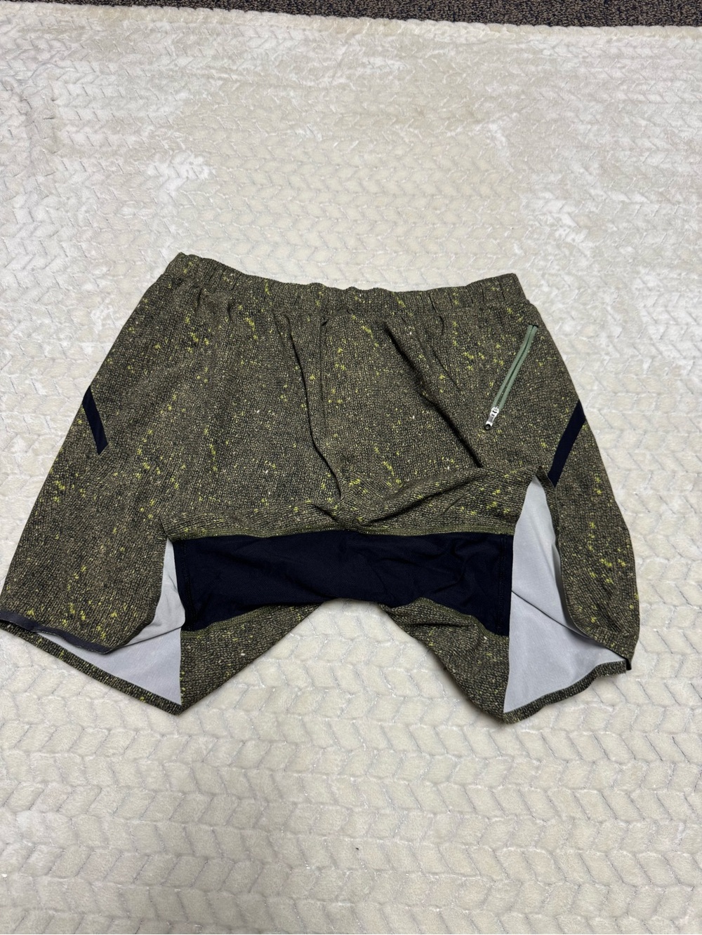 Lululemon Surge Lined Shorts 6"
Speckled Green Men's S Stretch Waist
Zip Pockets - Picture 10 of 10